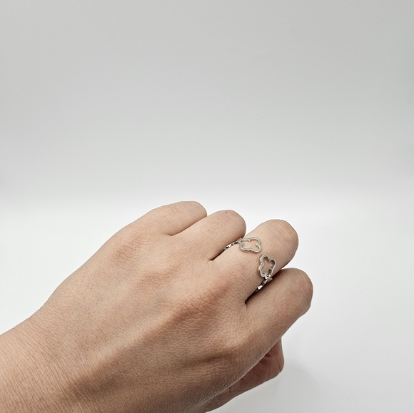 🆕️Hollow out lucky clover flower design Ring 💍 - Picture 3 of 4